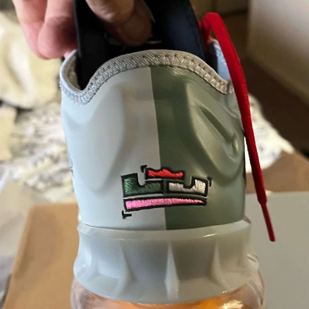 Brand New men’s 8.5 LABRON JAMES TOON SQUAD..
Light smoke grey multi color - Picture 6 of 11